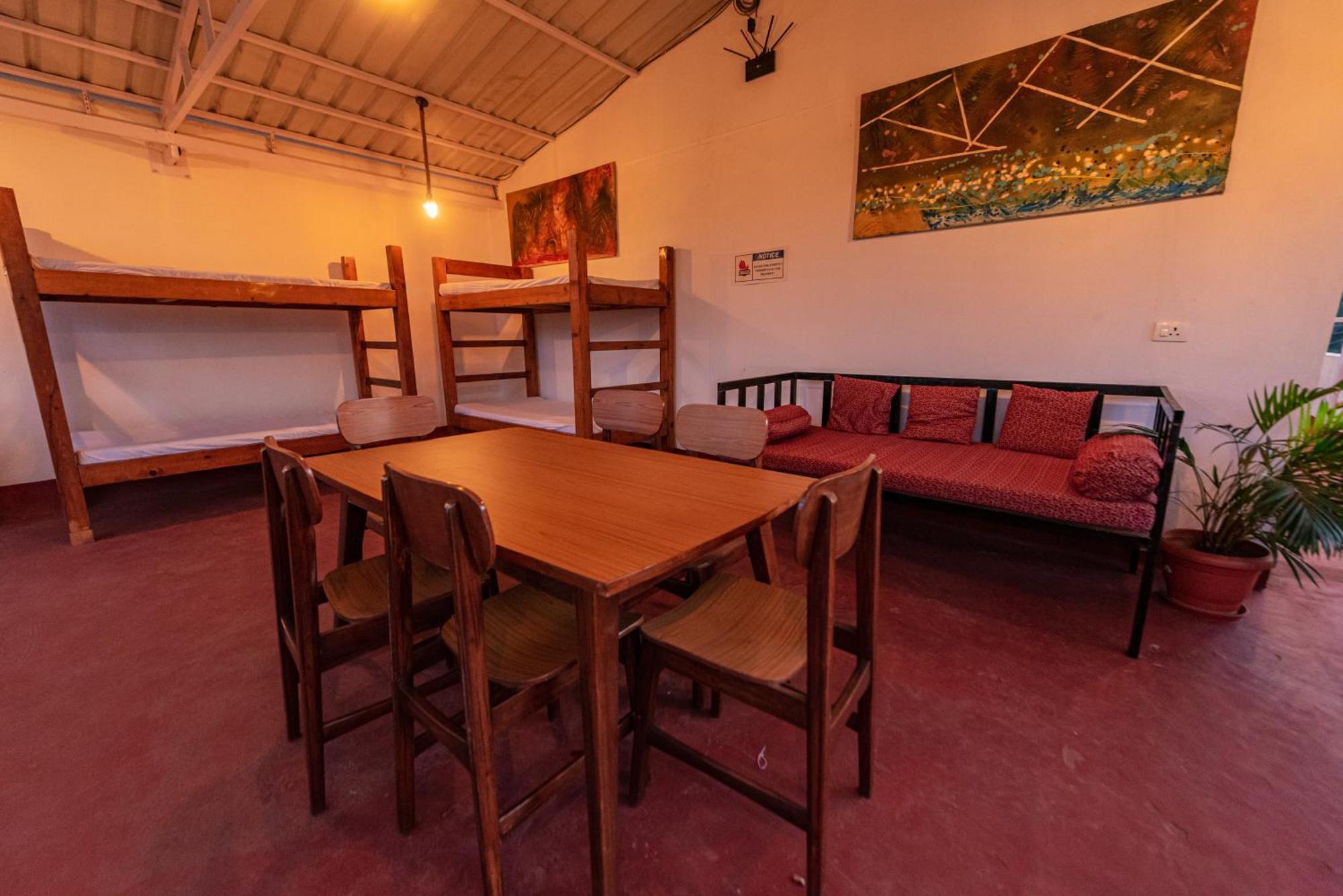 Hotel La Paulo'S Near Beach Resort Morjim Exterior foto