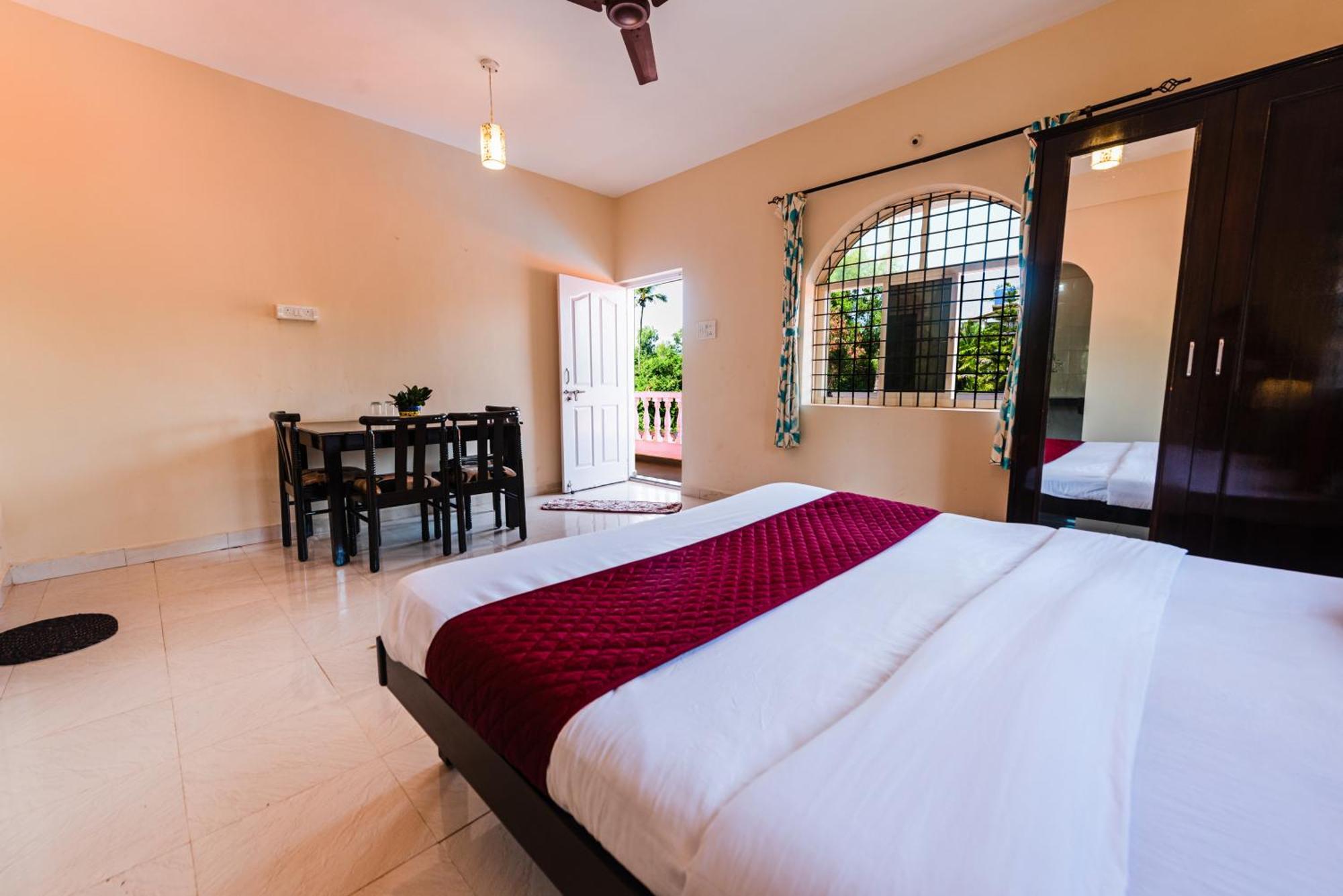 Hotel La Paulo'S Near Beach Resort Morjim Exterior foto