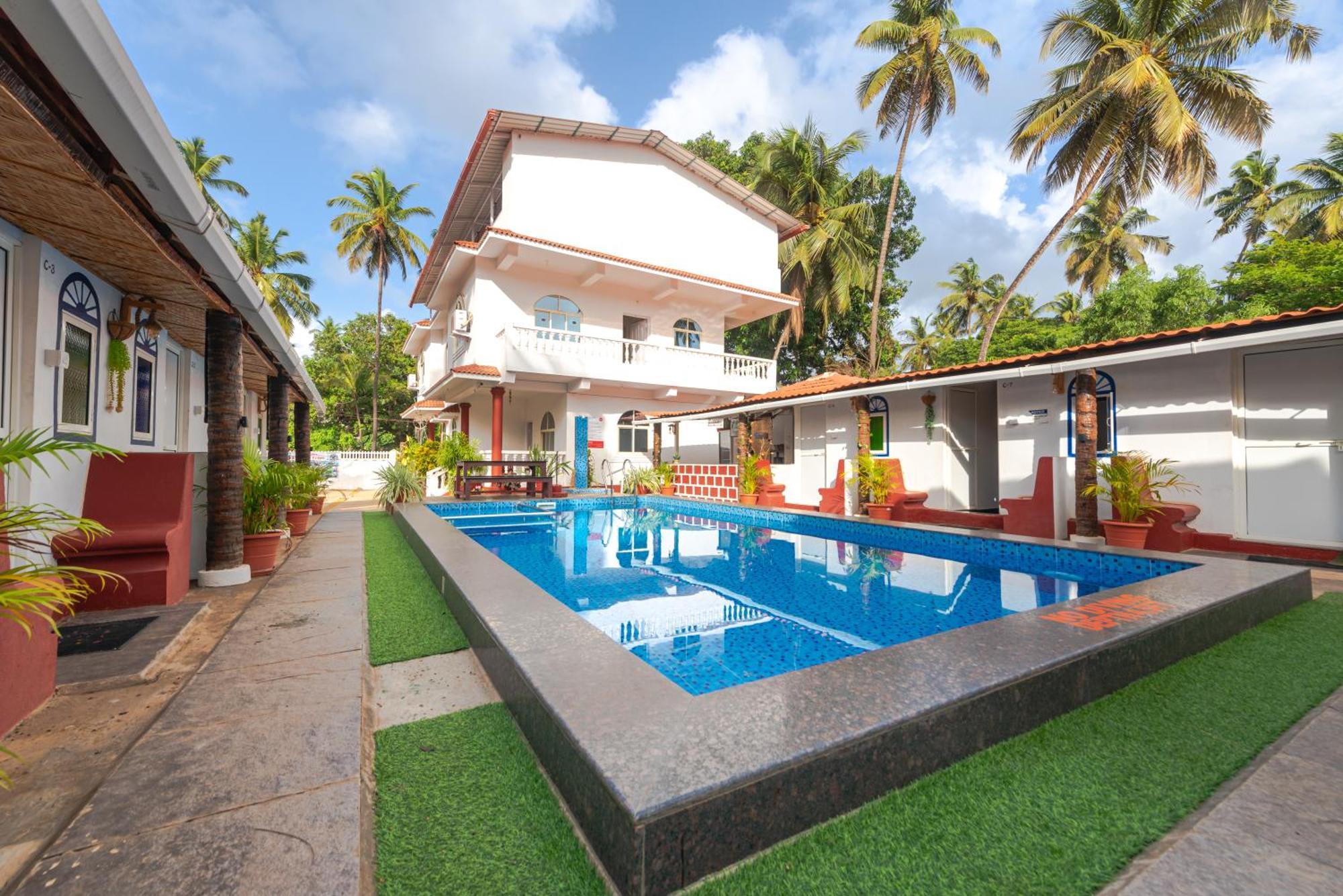 Hotel La Paulo'S Near Beach Resort Morjim Exterior foto
