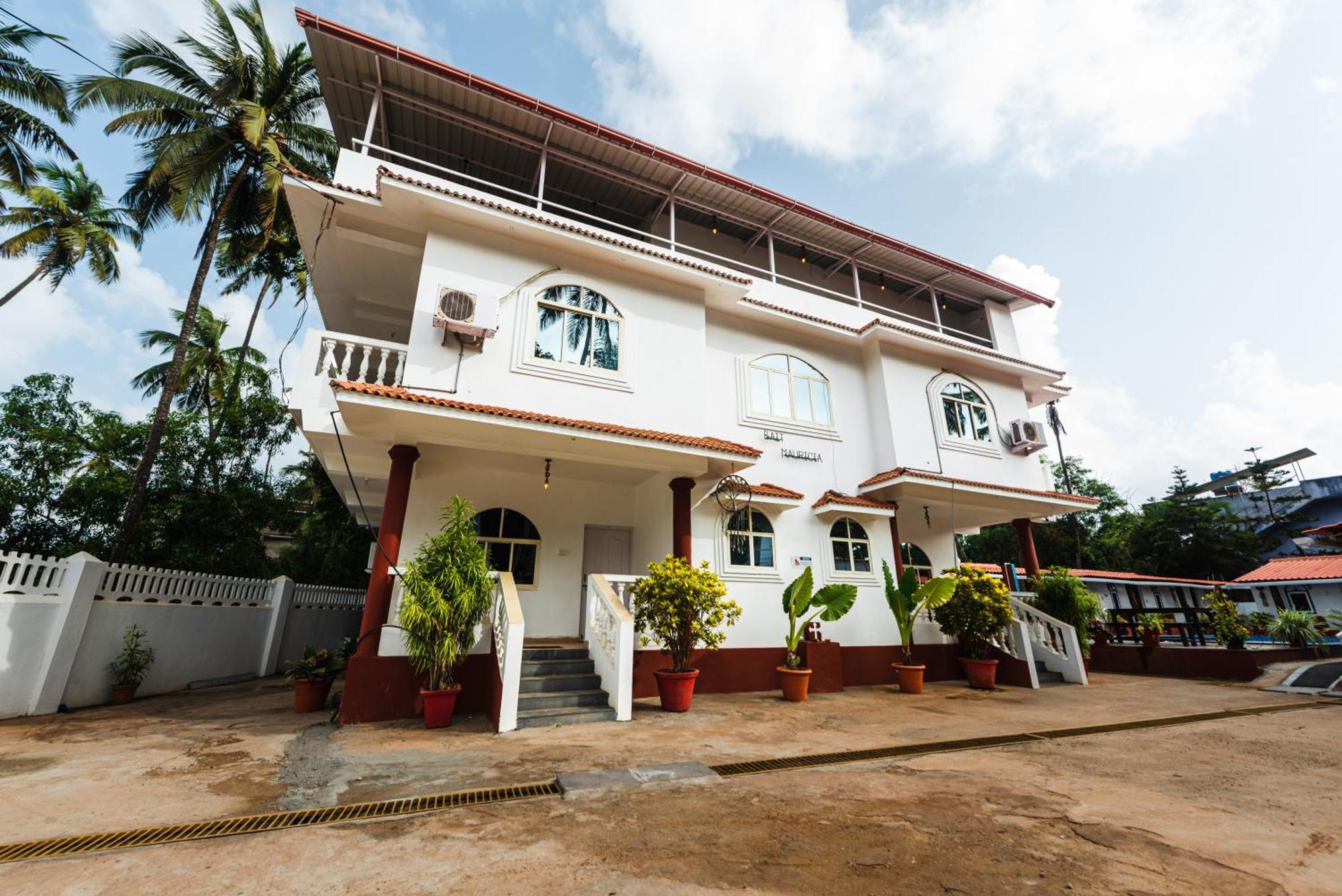 Hotel La Paulo'S Near Beach Resort Morjim Exterior foto